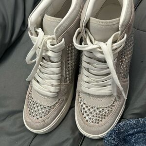 Gianni bini shoes with rhinestones and a breathable pattern